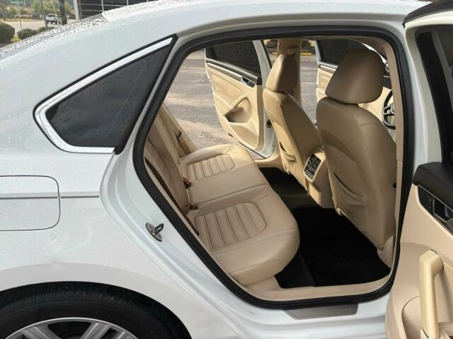 Белый Фольксваген Пассат, объемом двигателя 1.8 л и пробегом 71 тыс. км за 2600 $, фото 9 на Automoto.ua