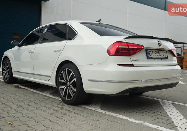 Білий Фольксваген Пассат, об'ємом двигуна 1.8 л та пробігом 204 тис. км за 12000 $, фото 5 на Automoto.ua
