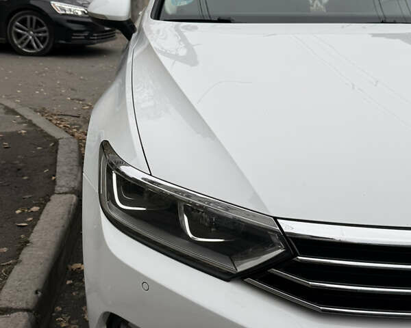 Белый Фольксваген Пассат, объемом двигателя 1.97 л и пробегом 260 тыс. км за 14500 $, фото 29 на Automoto.ua