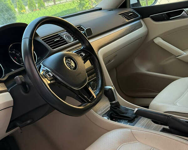 Білий Фольксваген Пассат, об'ємом двигуна 1.8 л та пробігом 233 тис. км за 12500 $, фото 4 на Automoto.ua