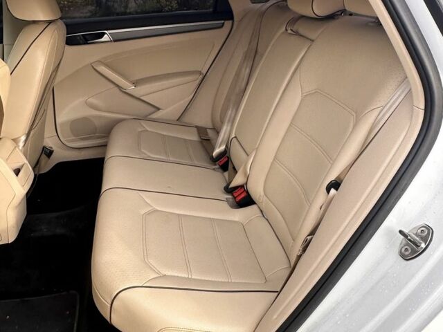 Белый Фольксваген Пассат, объемом двигателя 1.8 л и пробегом 260 тыс. км за 10000 $, фото 7 на Automoto.ua