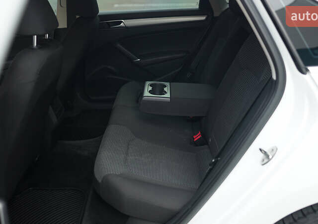 Білий Фольксваген Пассат, об'ємом двигуна 1.8 л та пробігом 204 тис. км за 12000 $, фото 23 на Automoto.ua