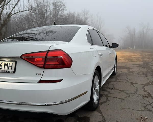 Белый Фольксваген Пассат, объемом двигателя 1.8 л и пробегом 175 тыс. км за 11000 $, фото 15 на Automoto.ua