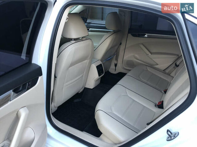 Белый Фольксваген Пассат, объемом двигателя 1.8 л и пробегом 213 тыс. км за 12500 $, фото 10 на Automoto.ua