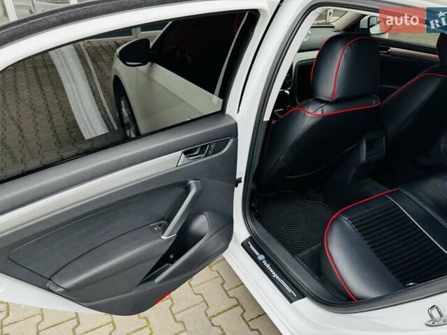 Белый Фольксваген Пассат, объемом двигателя 1.8 л и пробегом 205 тыс. км за 9100 $, фото 31 на Automoto.ua