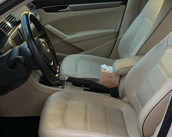 Білий Фольксваген Пассат, об'ємом двигуна 1.8 л та пробігом 233 тис. км за 12500 $, фото 6 на Automoto.ua