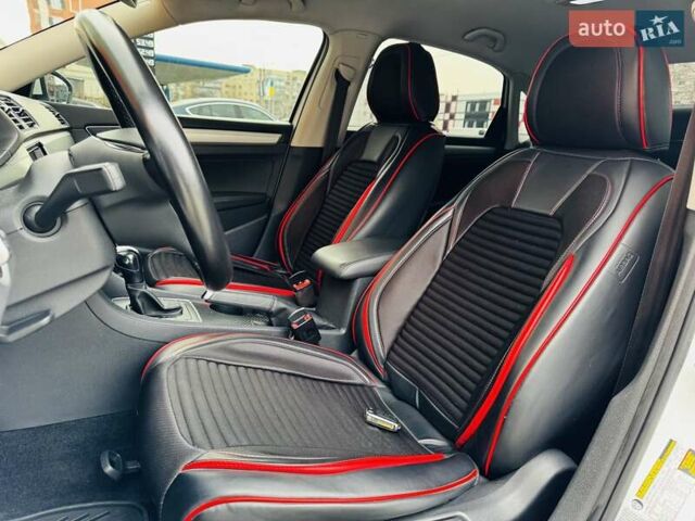 Белый Фольксваген Пассат, объемом двигателя 1.8 л и пробегом 205 тыс. км за 9100 $, фото 20 на Automoto.ua