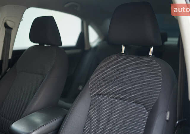 Білий Фольксваген Пассат, об'ємом двигуна 1.8 л та пробігом 204 тис. км за 12000 $, фото 18 на Automoto.ua