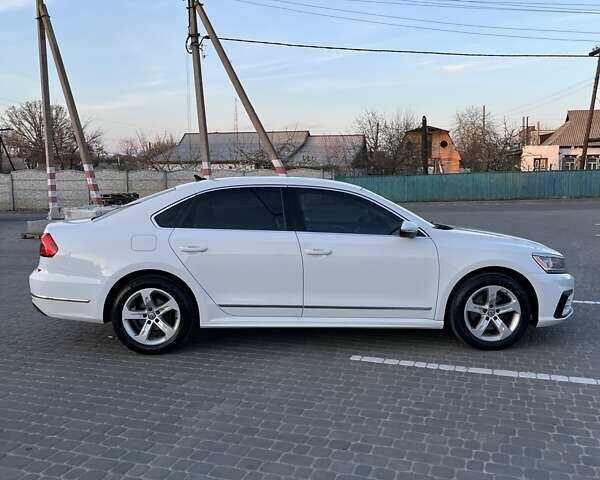 Белый Фольксваген Пассат, объемом двигателя 1.8 л и пробегом 90 тыс. км за 15949 $, фото 8 на Automoto.ua