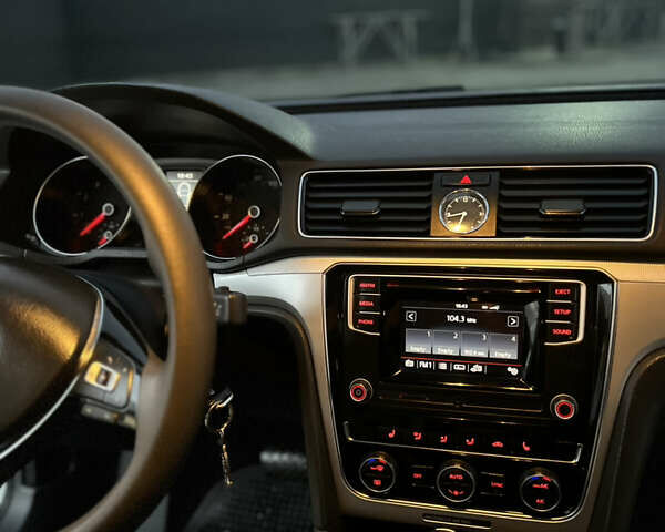 Белый Фольксваген Пассат, объемом двигателя 1.8 л и пробегом 137 тыс. км за 11900 $, фото 26 на Automoto.ua