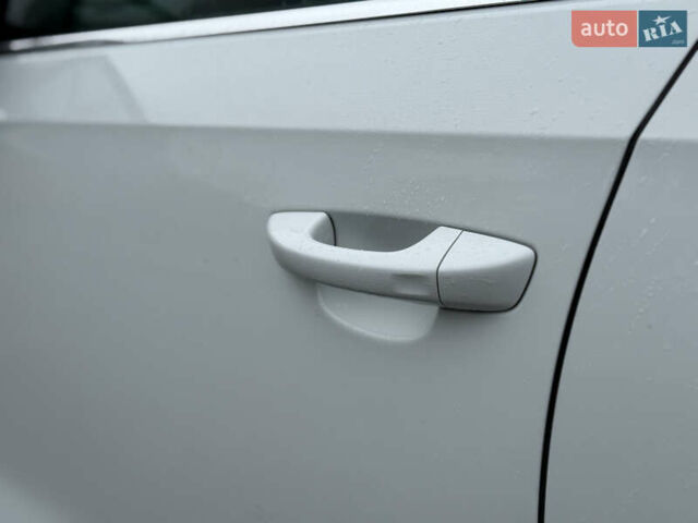 Белый Фольксваген Пассат, объемом двигателя 1.8 л и пробегом 233 тыс. км за 11900 $, фото 23 на Automoto.ua