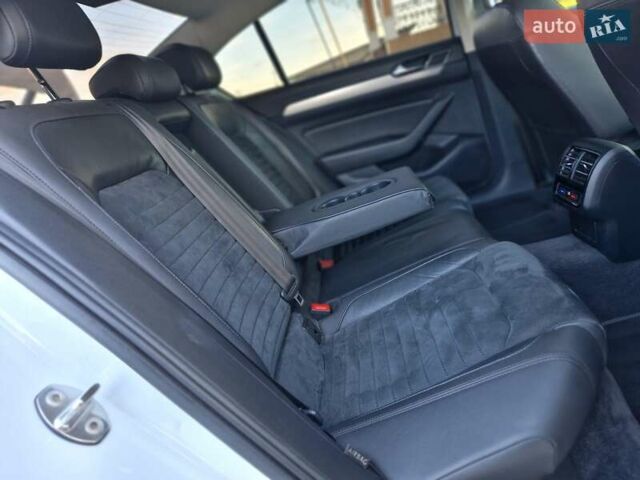 Белый Фольксваген Пассат, объемом двигателя 1.97 л и пробегом 307 тыс. км за 16999 $, фото 71 на Automoto.ua