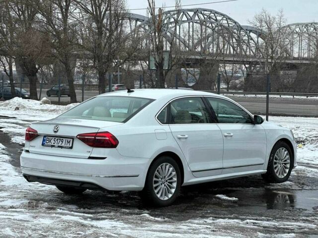 Белый Фольксваген Пассат, объемом двигателя 1.8 л и пробегом 210 тыс. км за 7000 $, фото 3 на Automoto.ua