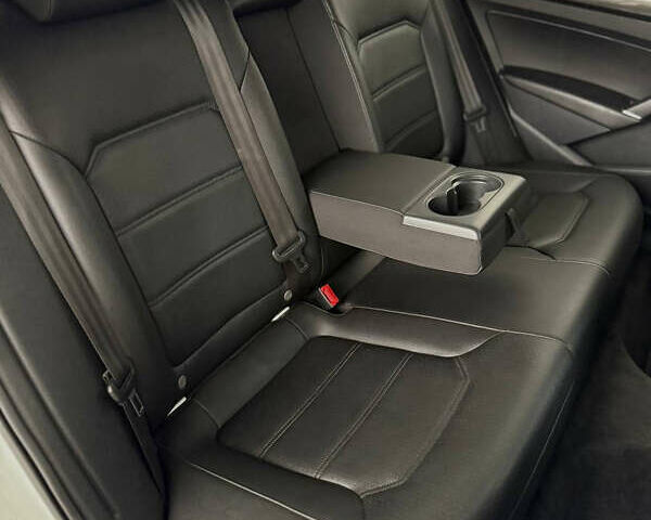 Белый Фольксваген Пассат, объемом двигателя 1.8 л и пробегом 165 тыс. км за 12299 $, фото 19 на Automoto.ua