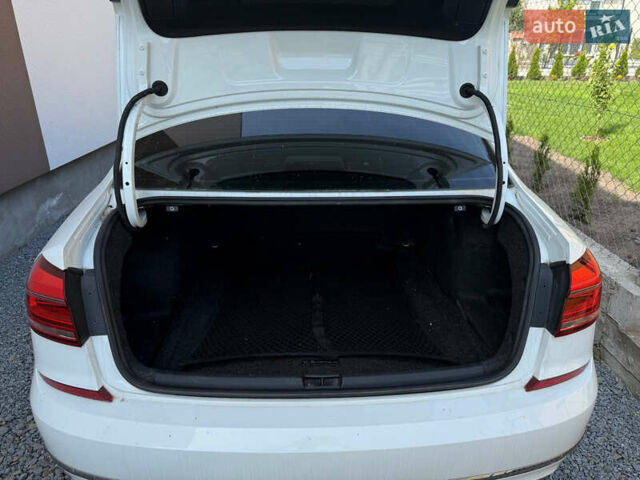 Білий Фольксваген Пассат, об'ємом двигуна 1.8 л та пробігом 233 тис. км за 12500 $, фото 11 на Automoto.ua