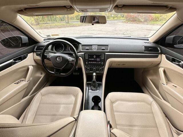 Белый Фольксваген Пассат, объемом двигателя 1.8 л и пробегом 260 тыс. км за 10000 $, фото 8 на Automoto.ua