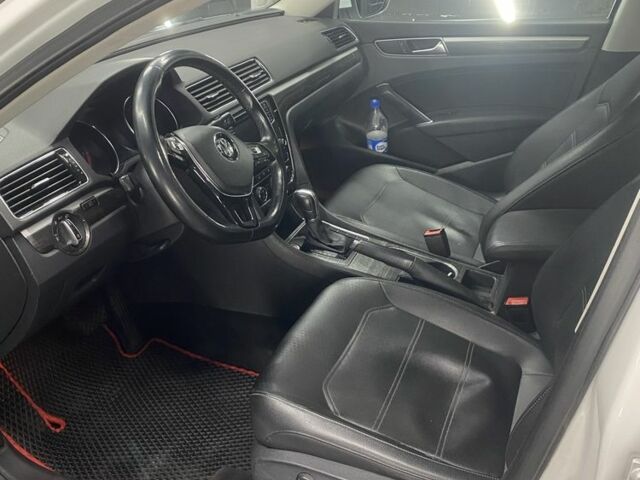 Белый Фольксваген Пассат, объемом двигателя 1.8 л и пробегом 207 тыс. км за 12500 $, фото 4 на Automoto.ua