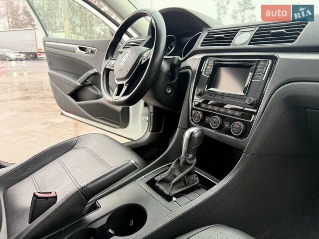 Белый Фольксваген Пассат, объемом двигателя 1.8 л и пробегом 147 тыс. км за 12399 $, фото 24 на Automoto.ua