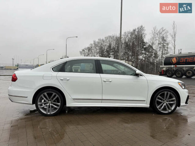 Белый Фольксваген Пассат, объемом двигателя 1.8 л и пробегом 147 тыс. км за 12399 $, фото 6 на Automoto.ua
