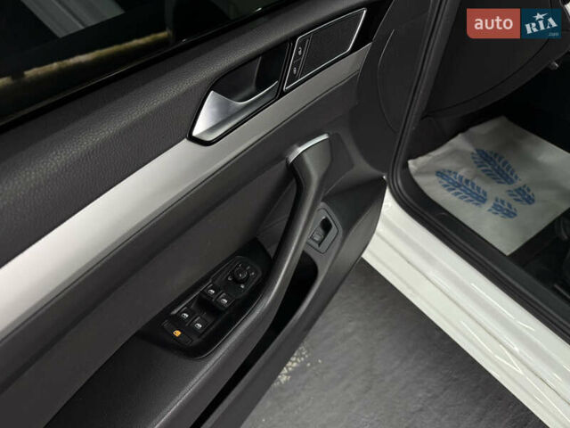 Белый Фольксваген Пассат, объемом двигателя 2 л и пробегом 230 тыс. км за 14900 $, фото 37 на Automoto.ua