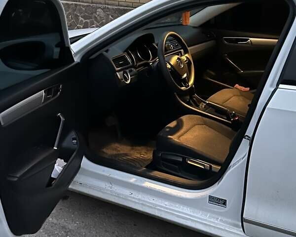 Белый Фольксваген Пассат, объемом двигателя 1.8 л и пробегом 249 тыс. км за 10200 $, фото 8 на Automoto.ua