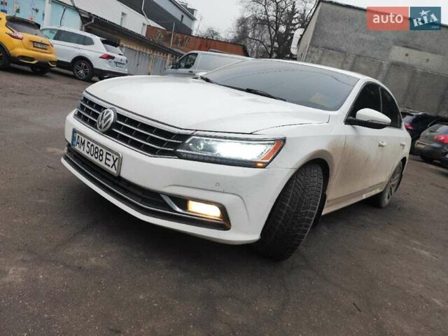 Белый Фольксваген Пассат, объемом двигателя 1.8 л и пробегом 182 тыс. км за 13500 $, фото 7 на Automoto.ua