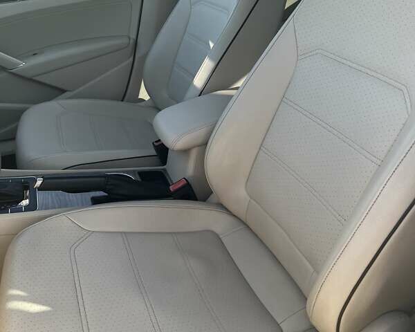 Білий Фольксваген Пассат, об'ємом двигуна 1.8 л та пробігом 118 тис. км за 13300 $, фото 12 на Automoto.ua