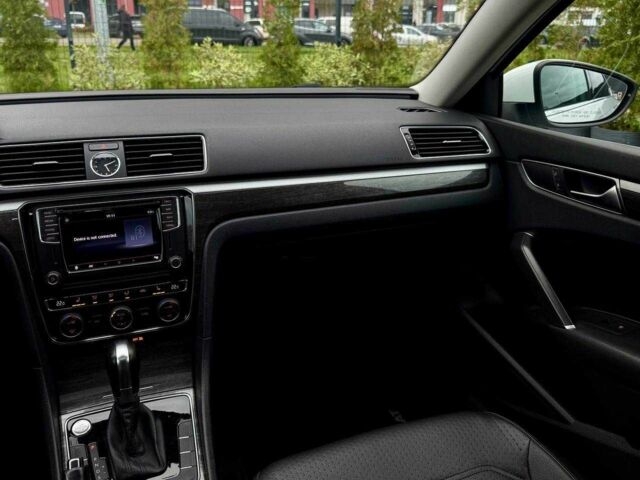 Білий Фольксваген Пассат, об'ємом двигуна 1.8 л та пробігом 107 тис. км за 13400 $, фото 15 на Automoto.ua