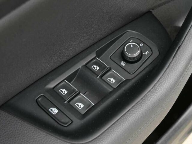 Белый Фольксваген Пассат, объемом двигателя 1.8 л и пробегом 200 тыс. км за 9800 $, фото 12 на Automoto.ua