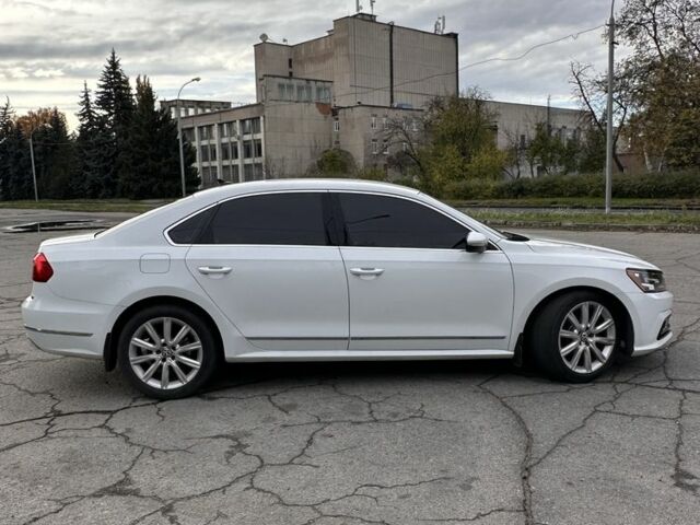 Белый Фольксваген Пассат, объемом двигателя 1.8 л и пробегом 260 тыс. км за 10000 $, фото 3 на Automoto.ua