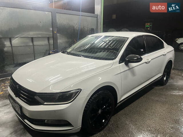 Фольксваген Пассат 2016 в Киеве на Automoto.ua Белый Фольксваген Пассат, объемом двигателя 1.97 л и пробегом 280 тыс. км за 14200 $, фото 1 на Automoto.ua