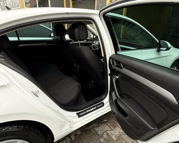 Белый Фольксваген Пассат, объемом двигателя 1.97 л и пробегом 260 тыс. км за 14500 $, фото 13 на Automoto.ua