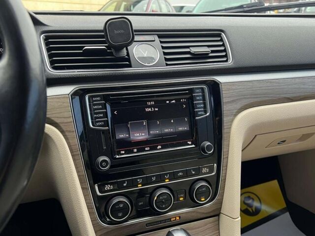 Білий Фольксваген Пассат, об'ємом двигуна 1.8 л та пробігом 119 тис. км за 14000 $, фото 18 на Automoto.ua