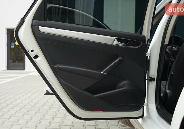 Білий Фольксваген Пассат, об'ємом двигуна 1.8 л та пробігом 204 тис. км за 12000 $, фото 17 на Automoto.ua