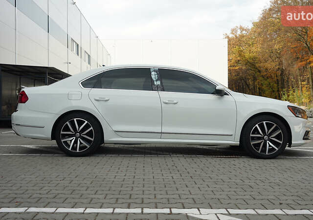 Білий Фольксваген Пассат, об'ємом двигуна 1.8 л та пробігом 204 тис. км за 12000 $, фото 3 на Automoto.ua