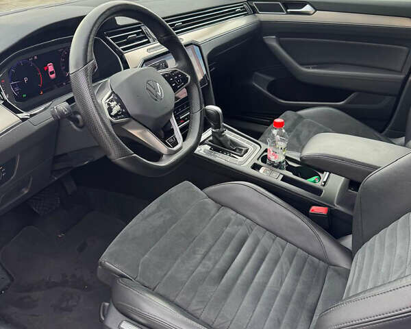 Белый Фольксваген Пассат, объемом двигателя 1.97 л и пробегом 195 тыс. км за 15500 $, фото 2 на Automoto.ua