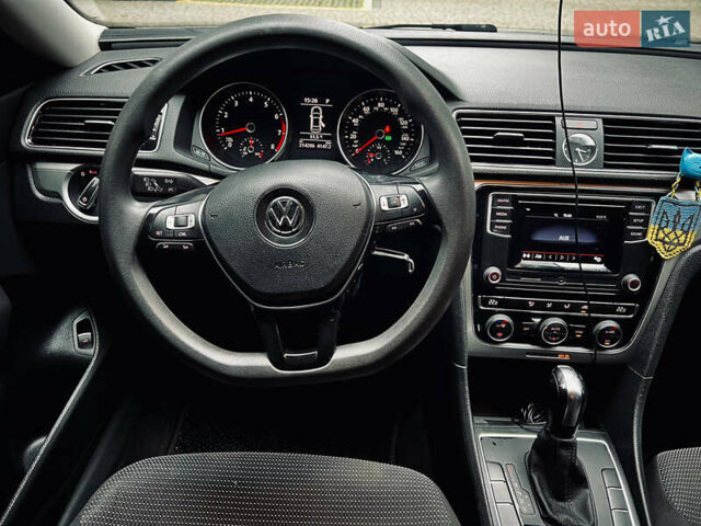 Білий Фольксваген Пассат, об'ємом двигуна 1.8 л та пробігом 214 тис. км за 11700 $, фото 13 на Automoto.ua