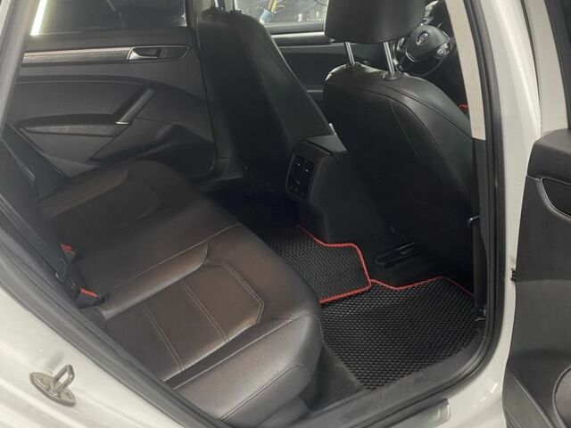 Белый Фольксваген Пассат, объемом двигателя 1.8 л и пробегом 207 тыс. км за 12500 $, фото 6 на Automoto.ua