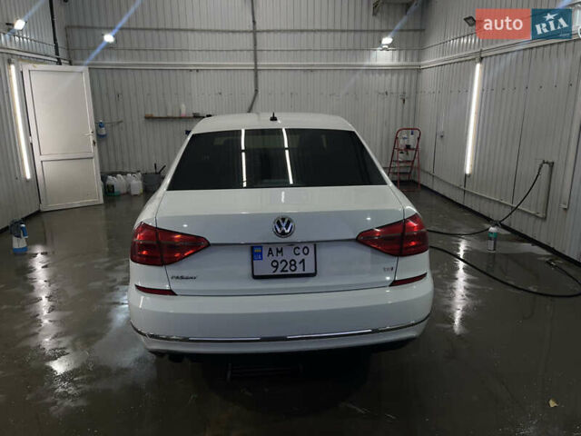 Белый Фольксваген Пассат, объемом двигателя 1.8 л и пробегом 238 тыс. км за 12500 $, фото 3 на Automoto.ua