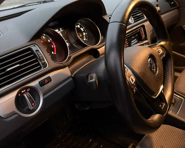 Белый Фольксваген Пассат, объемом двигателя 1.8 л и пробегом 175 тыс. км за 11000 $, фото 9 на Automoto.ua