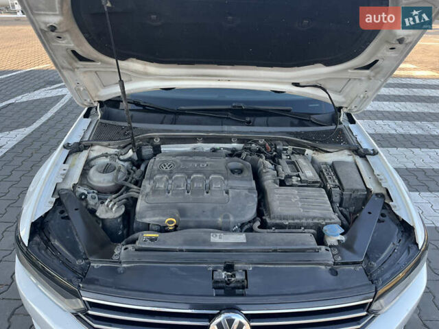 Белый Фольксваген Пассат, объемом двигателя 2 л и пробегом 192 тыс. км за 14200 $, фото 12 на Automoto.ua