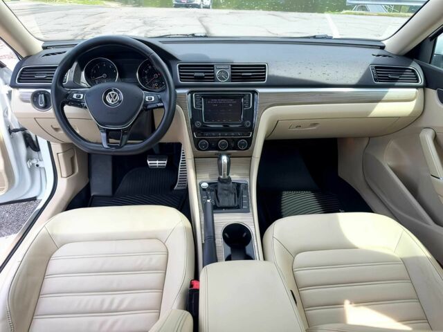 Белый Фольксваген Пассат, объемом двигателя 1.8 л и пробегом 76 тыс. км за 7500 $, фото 9 на Automoto.ua