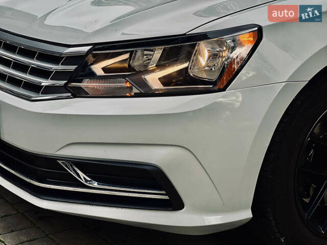 Білий Фольксваген Пассат, об'ємом двигуна 1.8 л та пробігом 214 тис. км за 11700 $, фото 7 на Automoto.ua