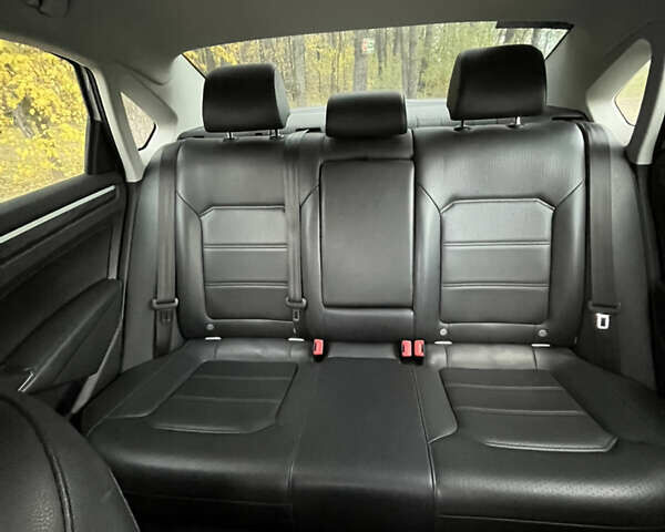 Фольксваген Пассат 2016 в Киеве на Automoto.ua Белый Фольксваген Пассат, объемом двигателя 1.8 л и пробегом 160 тыс. км за 11000 $, фото 14 на Automoto.ua