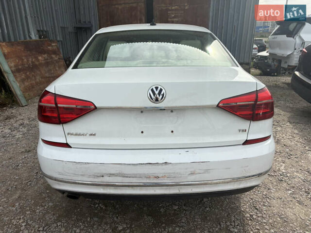 Белый Фольксваген Пассат, объемом двигателя 0 л и пробегом 247 тыс. км за 8300 $, фото 3 на Automoto.ua