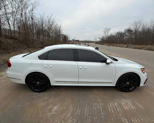 Белый Фольксваген Пассат, объемом двигателя 1.8 л и пробегом 80 тыс. км за 13800 $, фото 6 на Automoto.ua