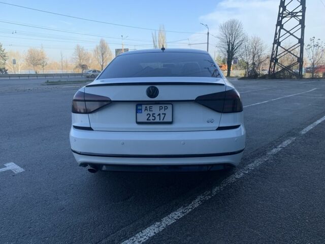 Белый Фольксваген Пассат, объемом двигателя 1.8 л и пробегом 140 тыс. км за 12700 $, фото 2 на Automoto.ua