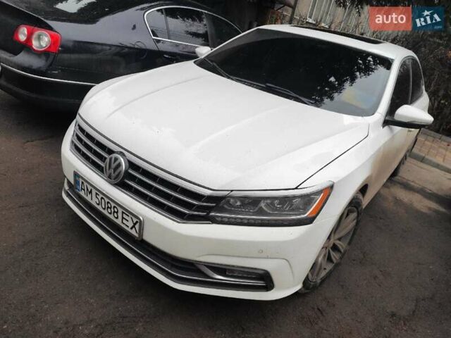 Белый Фольксваген Пассат, объемом двигателя 1.8 л и пробегом 182 тыс. км за 13500 $, фото 5 на Automoto.ua