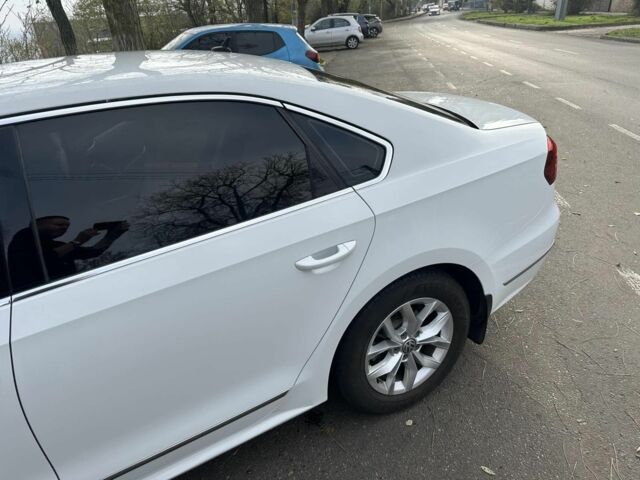 Белый Фольксваген Пассат, объемом двигателя 1.8 л и пробегом 107 тыс. км за 286 $, фото 5 на Automoto.ua