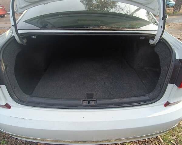 Белый Фольксваген Пассат, объемом двигателя 1.78 л и пробегом 175 тыс. км за 11800 $, фото 14 на Automoto.ua